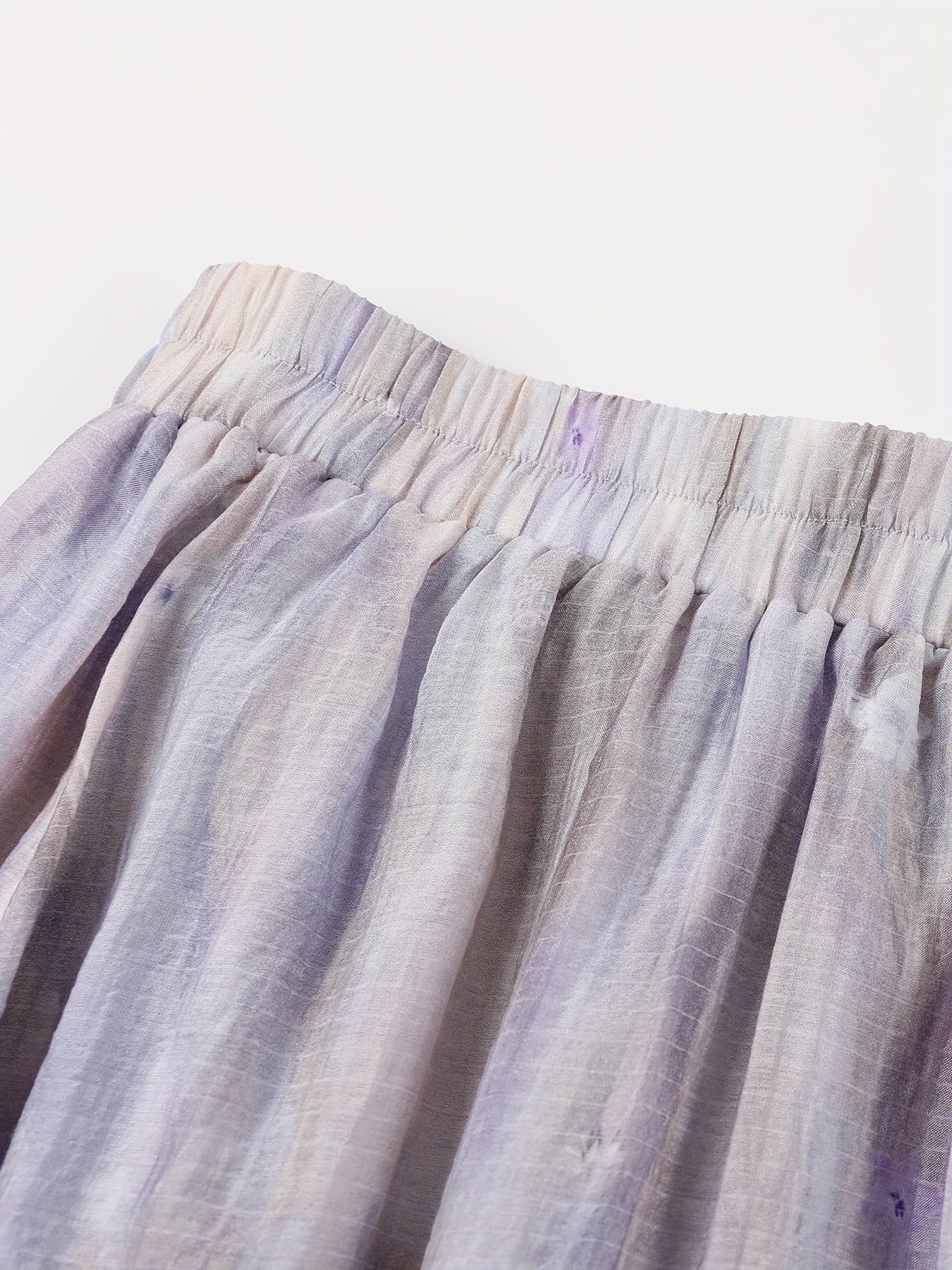 New Arrivals on MOHOMO: a Romantic Design Featuring a Monet Garden Print with Puff Sleeves And Ruffled Edges, Made from Lyocell Material, Perfect for Vacations And Daily Commutes.