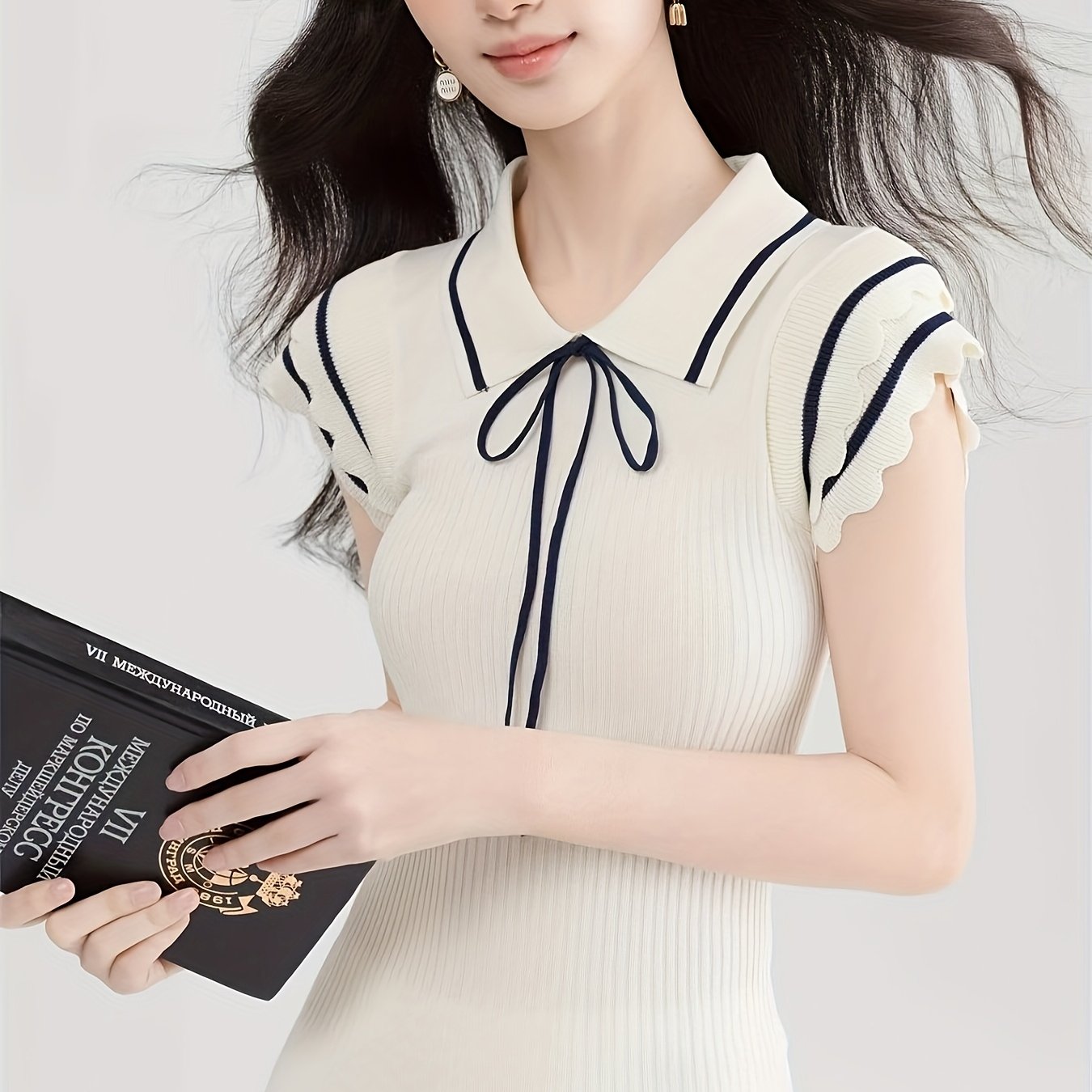 New summer style Women's dress in a pure, soft and preppy style. It has a sweet cinched waist, is versatile, exudes an elegant and slender look with a high - end feel, a short skirt.